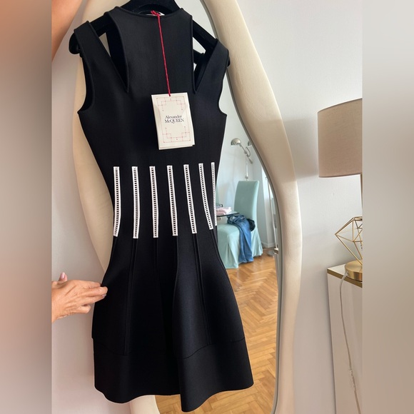 STUNNING NWT Alexander McQueen Black Mini Dress with White Accents - Picture 6 of 6